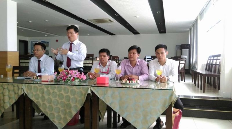 Ông Nguyễn Anh Tuấn Giám đốc công ty giới thiệu lịch sử phát triển của công ty