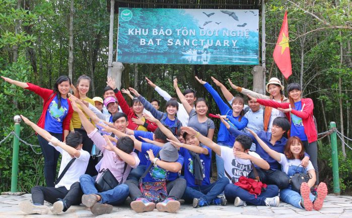 Sinh viên hào hứng trong chuyến tham quan