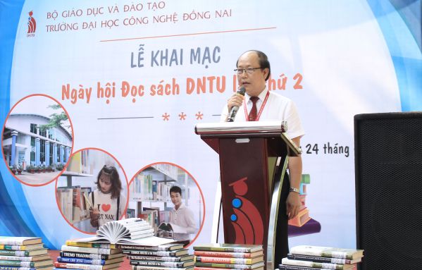 Phó Hiệu trưởng TS. Trần Đức Thuận phát biểu khai mạc ngày Hội đọc sách DNTU lần thứ 2