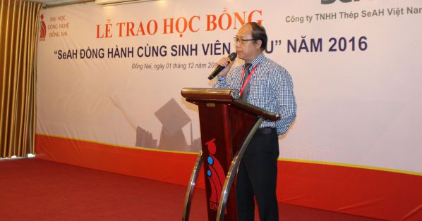 TS Trần Đức Thuận - Phó hiệu trưởng trường Đại học Công nghệ Đồng Nai phát biểu cám ơn