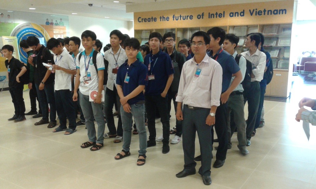 DNTU-Tham-Quan-INTEL