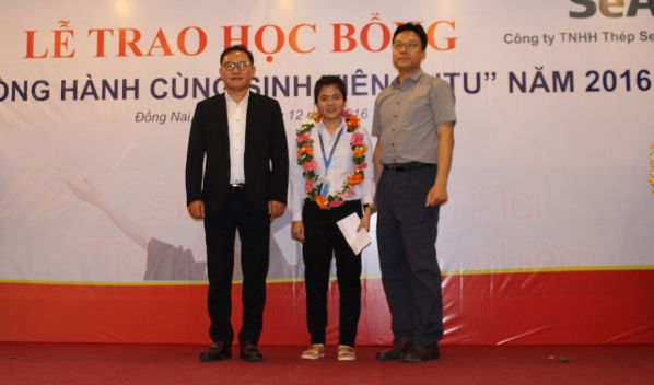 Trần Thị Ngọc thương tại lễ trao học bổng