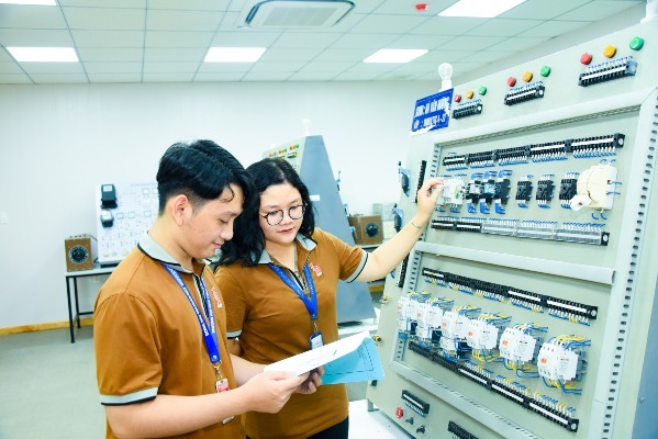 Electronic engineering technology (Engineer)