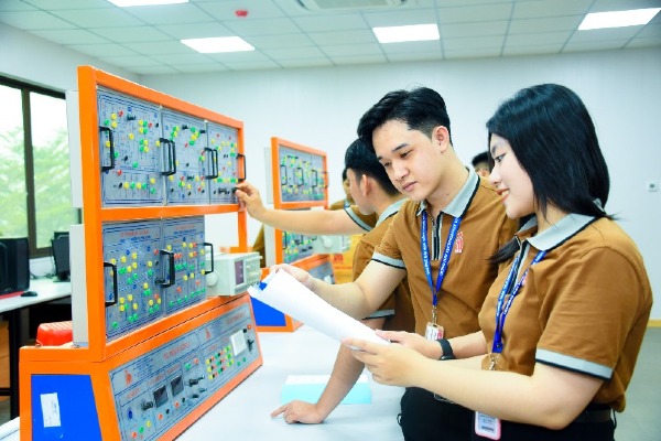 Công nghệ kỹ thuật điện, điện tử (Kỹ sư)