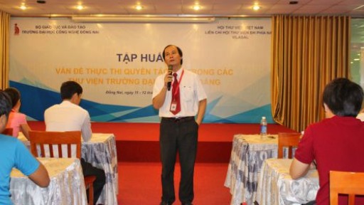 Các Khoa Gặp gỡ với Tân sinh viên đầu năm học