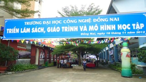 Hội chợ triến lãm sách, giáo trình và mô hình học tập