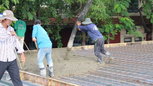 Khu liên hợp Thể dục - Thể thao - Văn hóa đổ mẻ bê tông đầu tiên