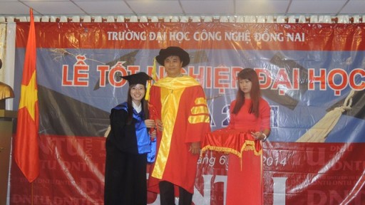 Lễ trao bằng tốt nghiệp Đại học khóa 2011