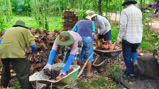 Sinh viên DNTU tham gia chiến dịch mùa hè xanh 2017