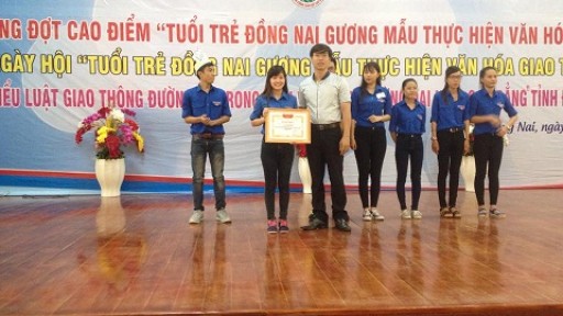 Sinh viên DNTU tham gia hội thi tìm hiểu luật giao thông đường bộ năm 2015