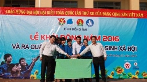 Sinh viên DNTU tham gia khởi động năm 2016