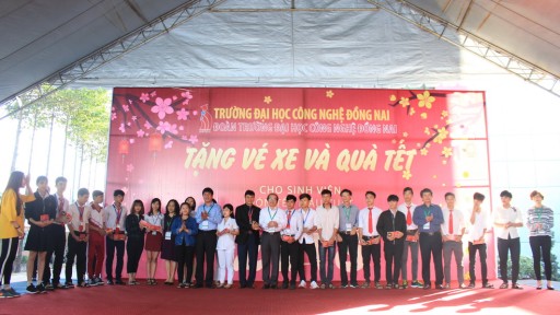 Tặng 88 vé xe cho sinh về quê đón tết (theo baodongnai.com.vn)