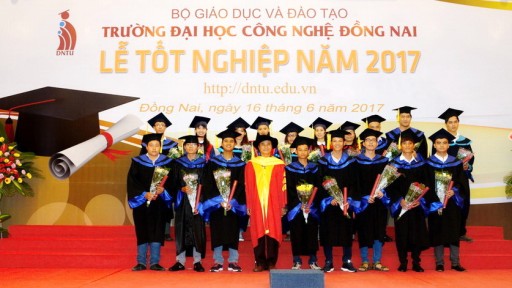 Trường Đại học Công nghệ Đồng Nai trao bằng tốt nghiệp cho 795 cử nhân