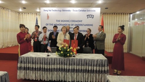 Trường Đại học Công nghệ Đồng Nai và Texas Christain University ký kết bảng ghi nhớ về hợp tác đào tạo