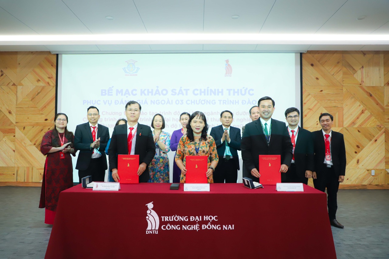 Bế mạc đợt khảo sát chính thức phục vụ Đánh giá ngoài 03 chương trình đào tạo tại Trường Đại học Công nghệ Đồng Nai