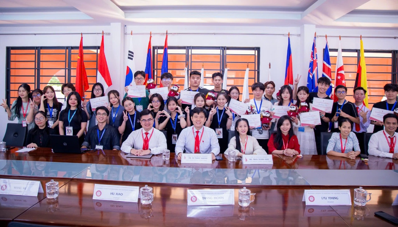 Lễ bế mạc chương trình Teaching Assistant: Khép lại một hành trình, mở ra một nhịp cầu kết nối đa văn hoá