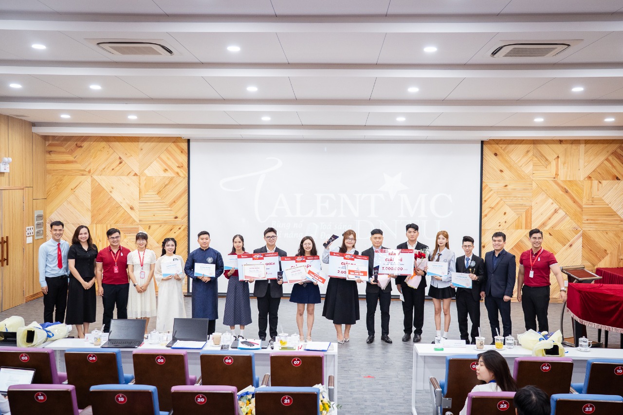 Đã tìm ra ngôi vị cao nhất DNTU TALENT MC 2025 - Làm chủ sân khấu cùng những giọng nói tài năng