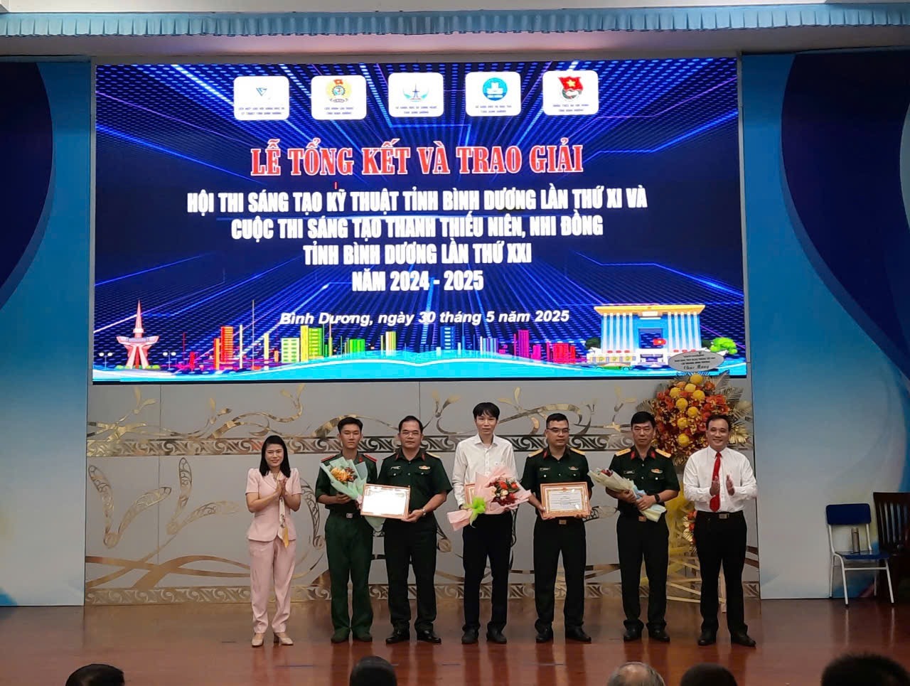 DNTU ghi dấu ấn tại Hội thi Sáng tạo Kỹ thuật tỉnh Bình Dương lần thứ 11/2025 với giải pháp Công nghệ đột phá UHF RFID ứng dụng đa môi trường.