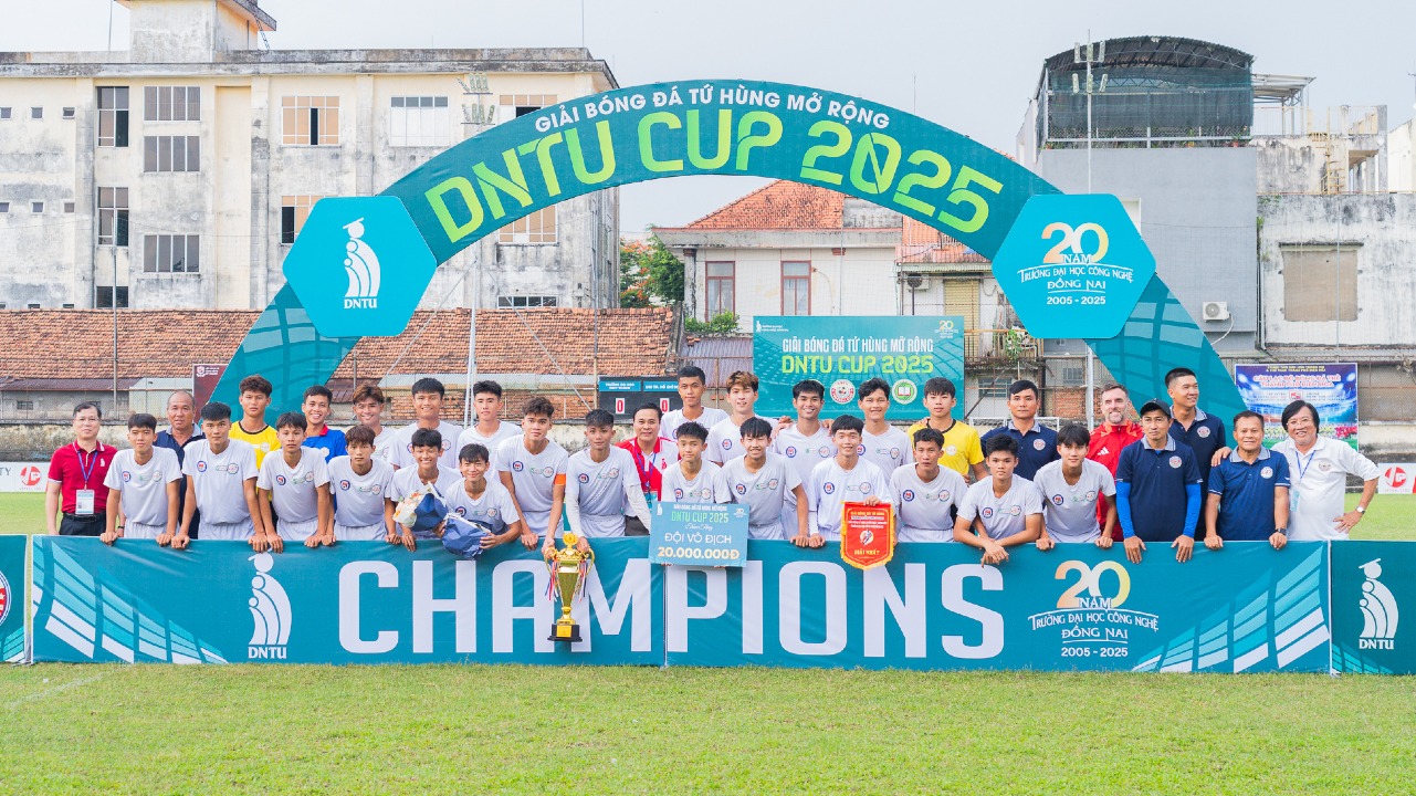 Giải bóng đá Tứ hùng DNTU Cup 2025 khép lại: Nơi bóng đá kết nối, cảm xúc thăng hoa và tinh thần thể thao lan tỏa