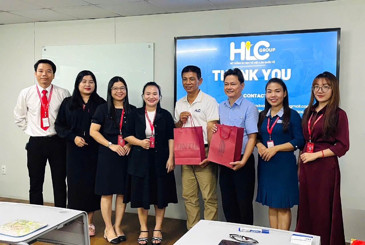 Tọa đàm định hướng nghề nghiệp cho sinh viên Khoa Ngoại ngữ năm học 2024 - 2025.