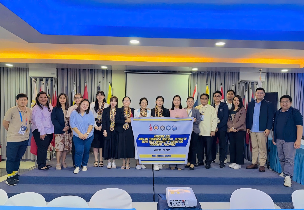 Cùng giảng viên DNTU check-in xu thế giáo dục thế giới có gì mới tại Philippines 