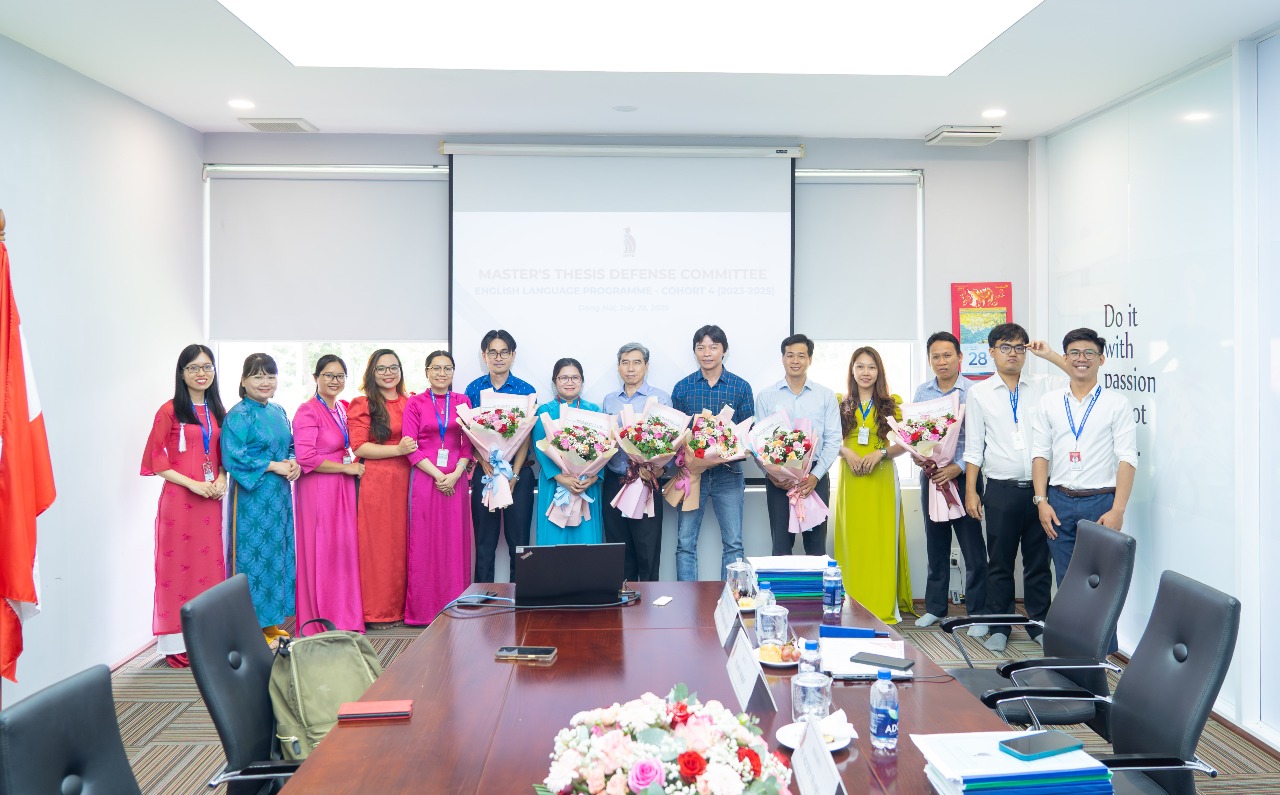 Bảo vệ luận văn Thạc sĩ ngành Ngôn ngữ Anh - Khóa 4 (2023–2025): Dấu mốc của tri thức để khởi đầu cho hành trình mới