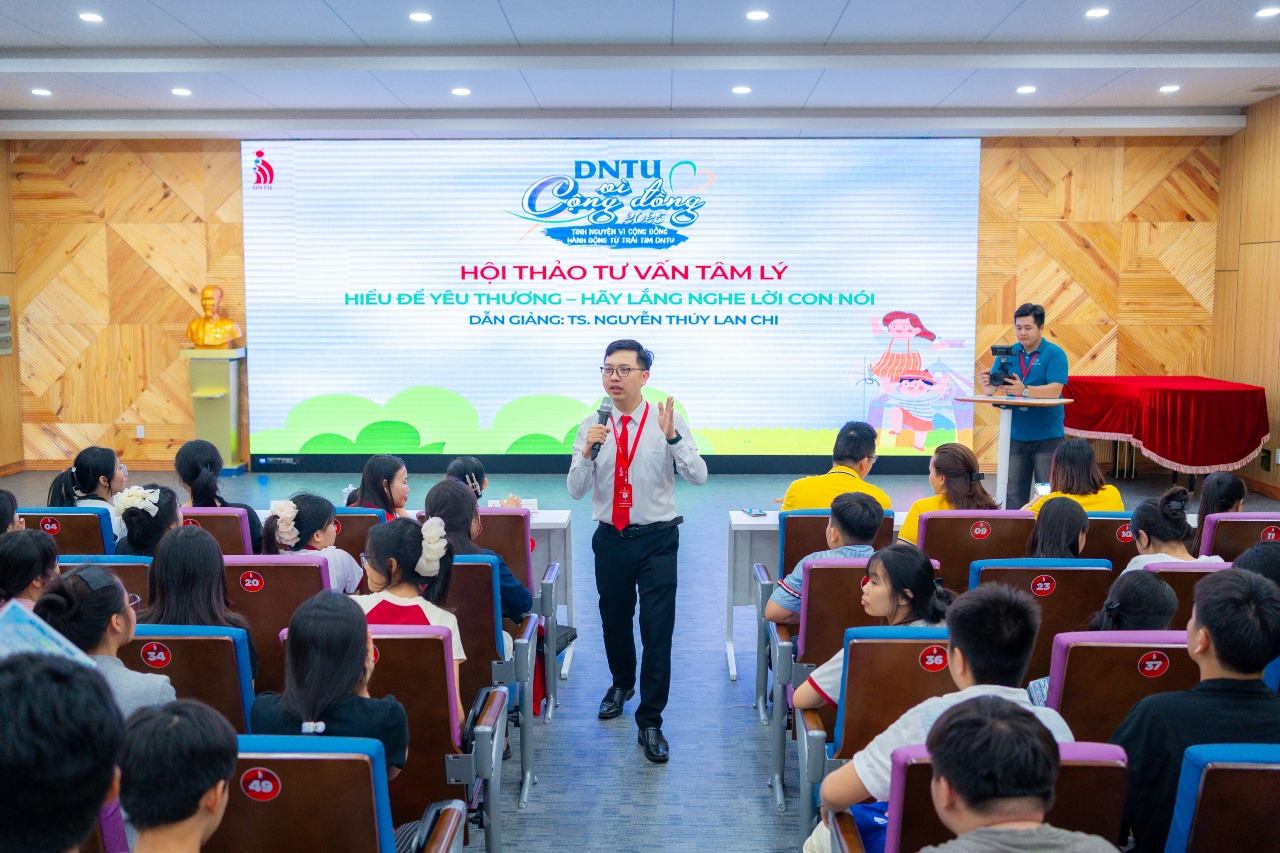 [DNTU vì cộng đồng] Hội thảo tư vấn tâm lý: Thấu hiểu để yêu thương, lắng nghe lời con nói