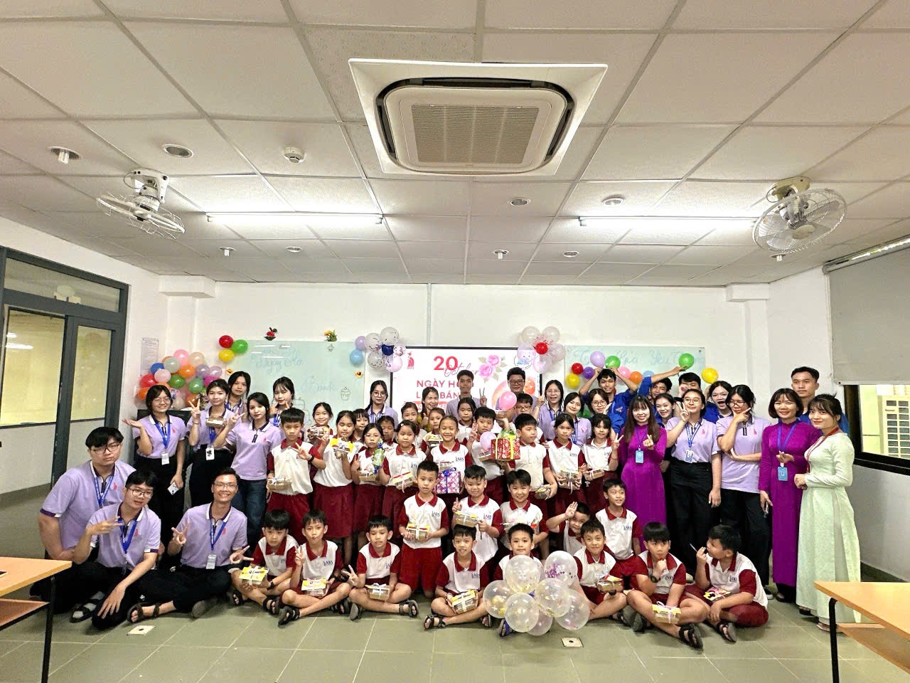 Ngày Hội làm bánh "Trao gửi yêu thương" cùng Khoa Kinh tế - Quản trị