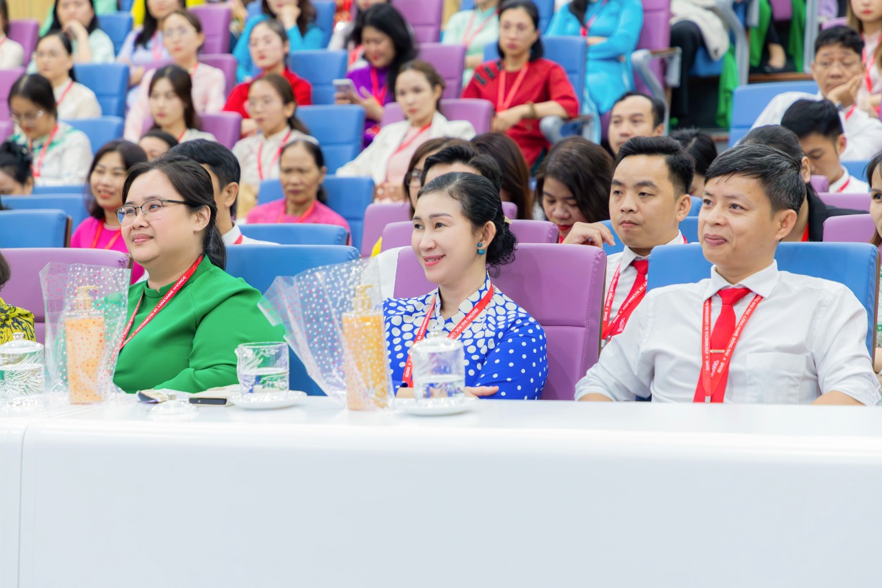 Không khí ấm áp trong Chương trình Kỷ niệm Ngày Phụ nữ Việt Nam 20/10 tại DNTU