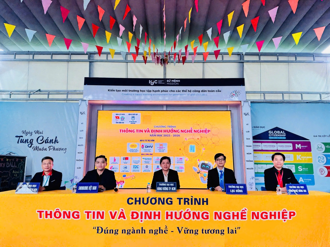 DNTU ĐỒNG HÀNH CÙNG TEEN LÊ QUÝ ĐÔN - TÂN MAI “ĐÚNG NGÀNH NGHỀ - VỮNG TƯƠNG LAI