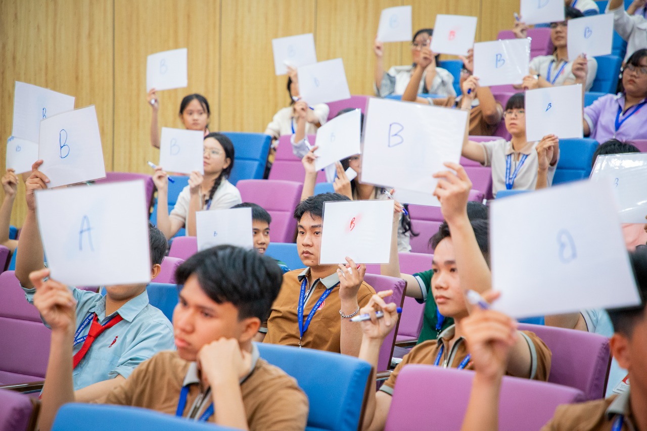 Ba tiếng so tài, đấu trí tại cuộc thi Rung Chuông Vàng - Sinh viên DNTU cùng nhau lan tỏa tri thức pháp luật và bồi dưỡng ý thức trách nhiệm công dân