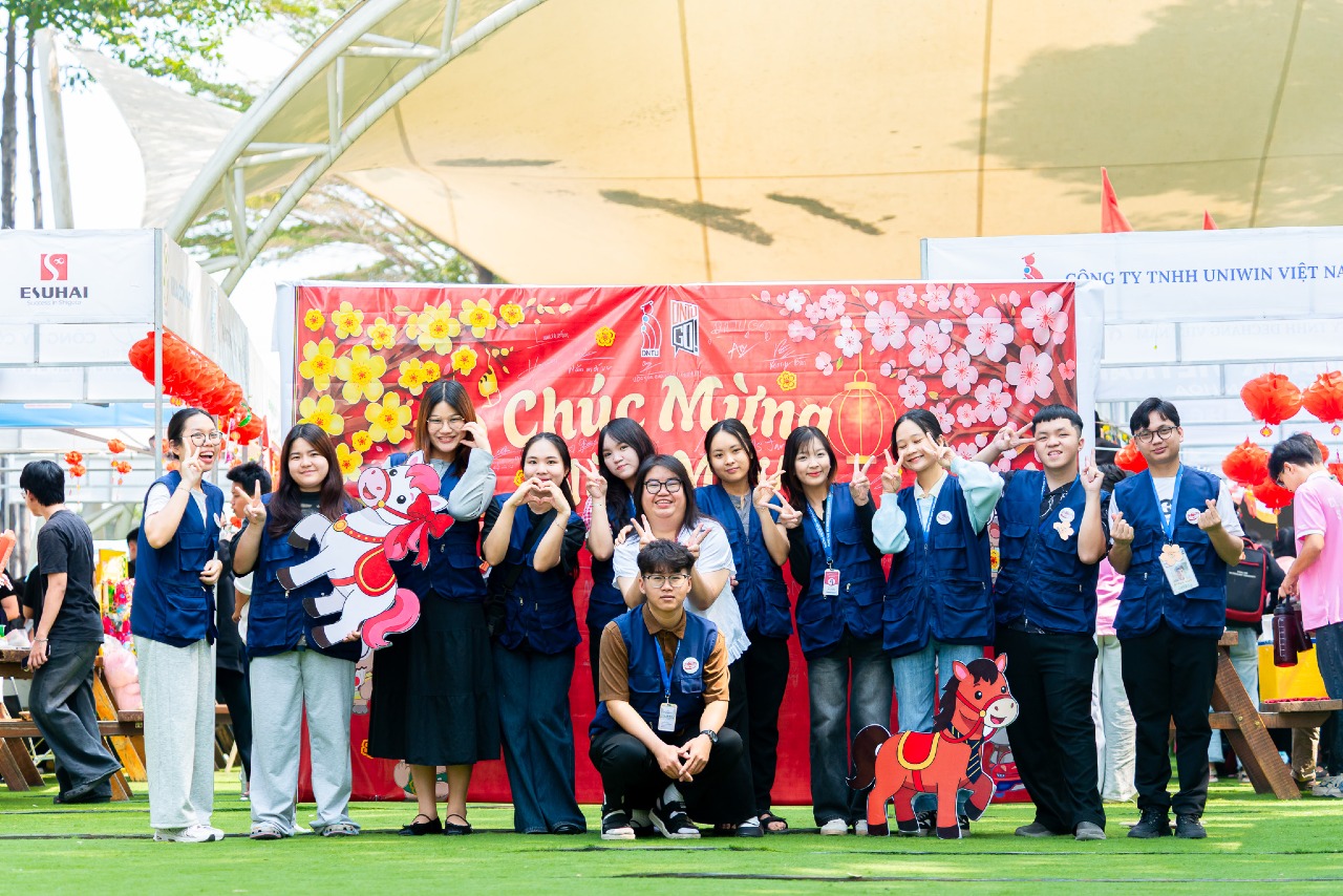 Ấm áp trong từng khoảnh khắc đón xuân của sinh viên DNTU tại Ngày hội Câu lạc bộ