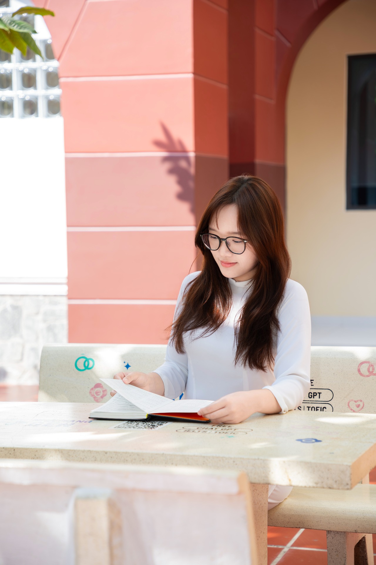 BẠN NỮ THỦ KHOA ĐẦU VÀO KHÓA 21 DNTU - TRẦN THANH TRÚC: "ĐỘNG LỰC VÀ TẤM GƯƠNG CỦA EM LÀ ÔNG NỘI"