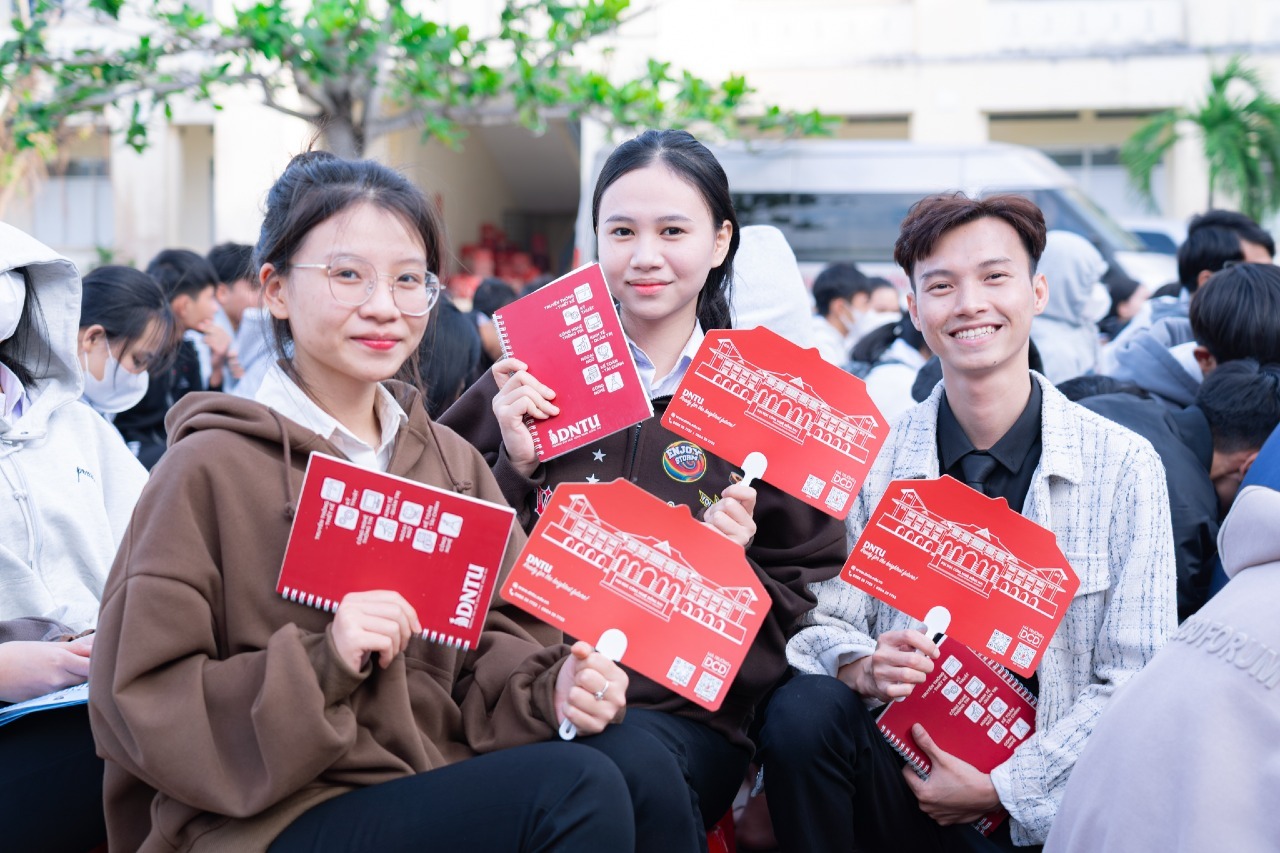 DNTU’s "Career Orientation Train" Arrives at Phan Chu Trinh High School