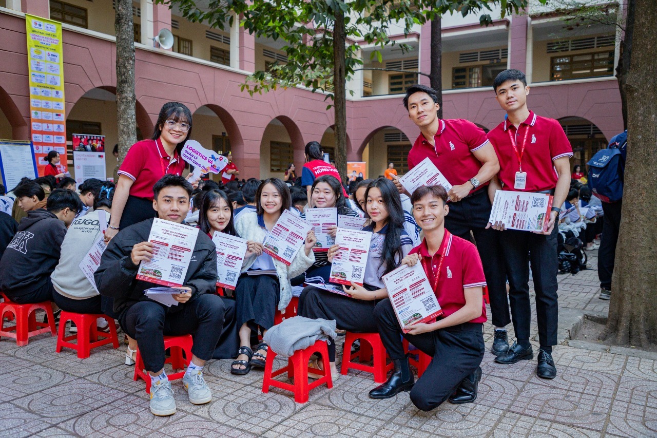 A New Stop for DNTU’s "Career Orientation Train"