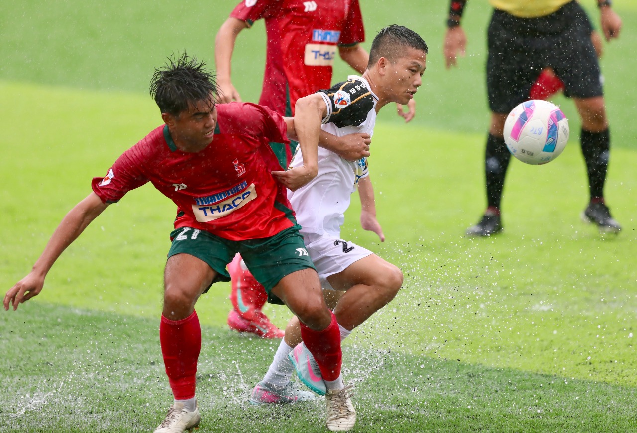 Trường Đại học Công nghệ Đồng Nai hòa Đại học Thủy lợi trong trận “chung kết sớm” bảng B