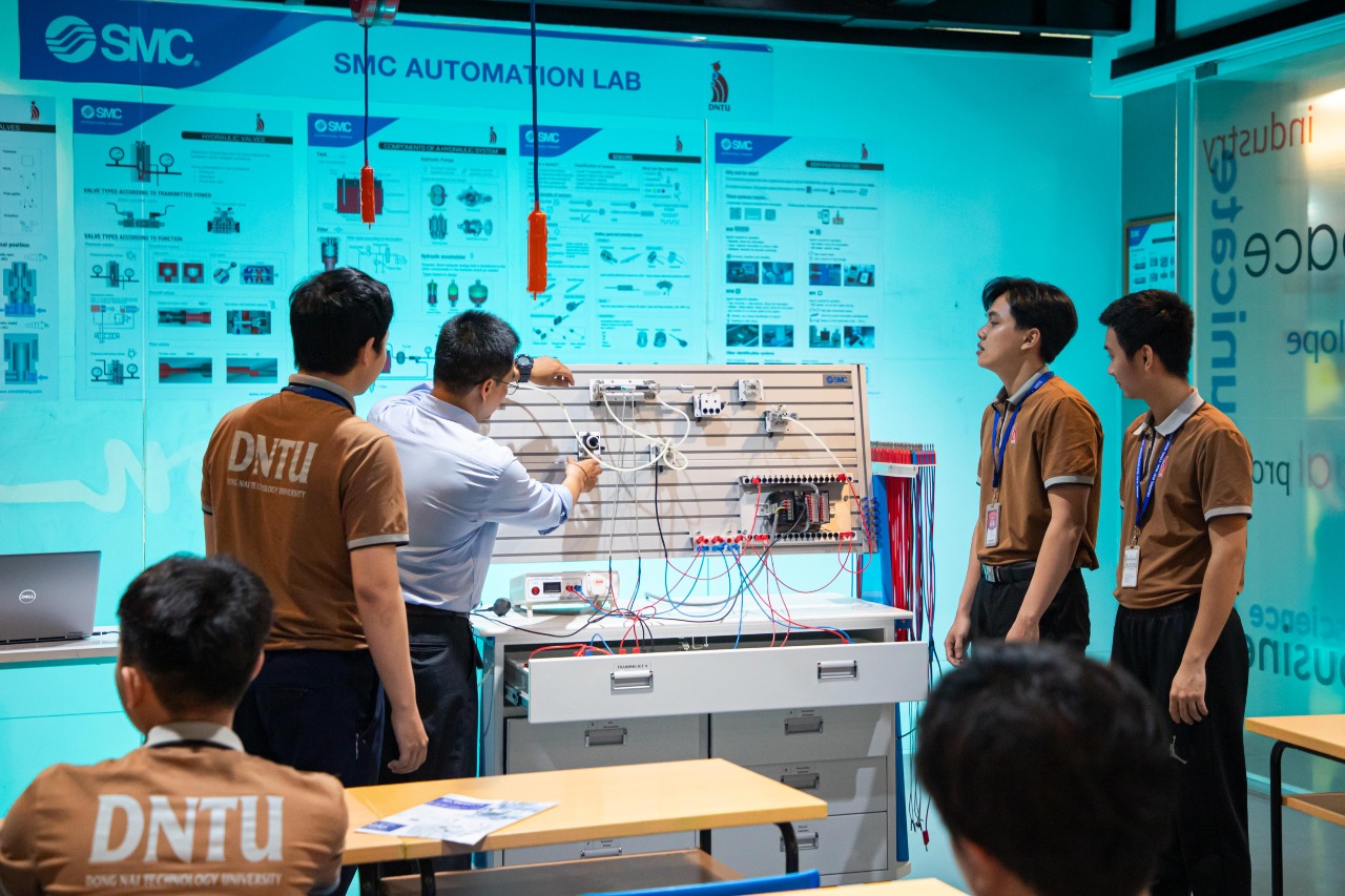 Doanh nghiệp SMC cùng DNTU kiến tạo môi trường học tập với tổng kinh phí tài trợ hơn 7 tỷ đồng