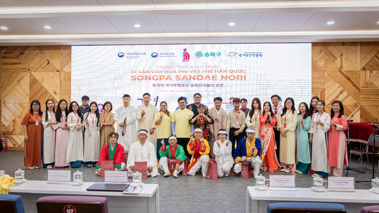 DNTU students explore Korea’s Intangible Cultural Heritage: Songpa Sandaenori