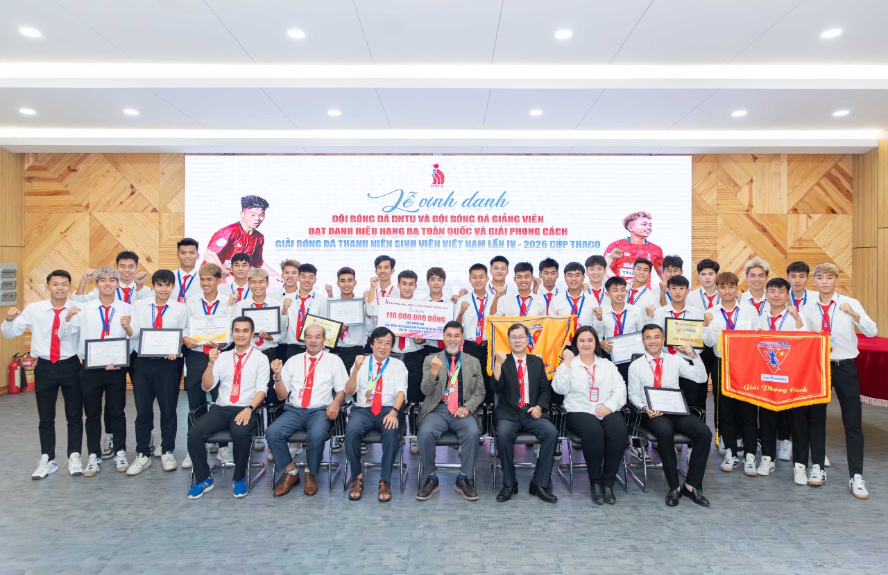 Vinh danh và trao thưởng 110 triệu đồng cho DNTU FC: Dấu ấn bản lĩnh sinh viên DNTU
