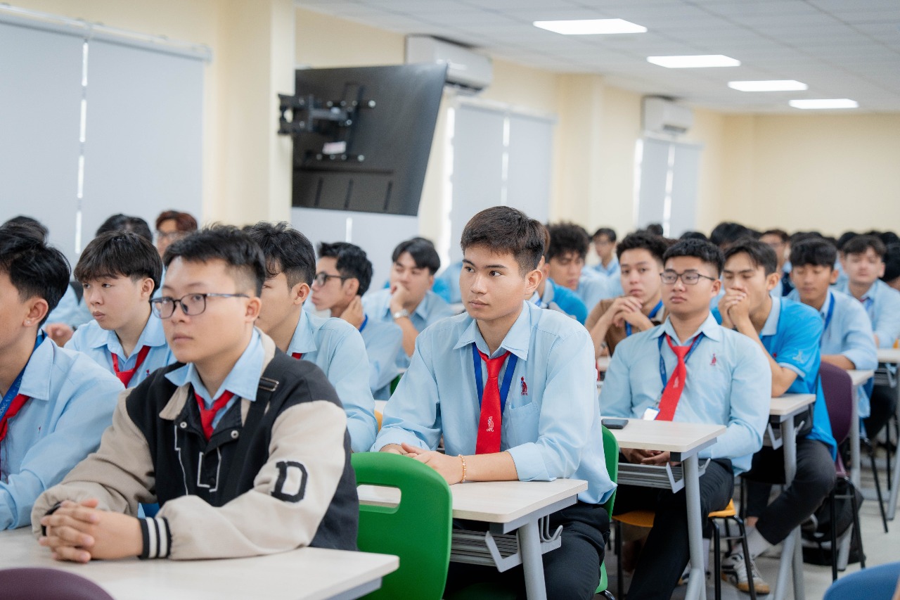 Tập huấn “Định hướng nghề nghiệp và kỹ năng thực tập tại doanh nghiệp” dành cho sinh viên ngành Công nghệ Kỹ thuật Ô tô