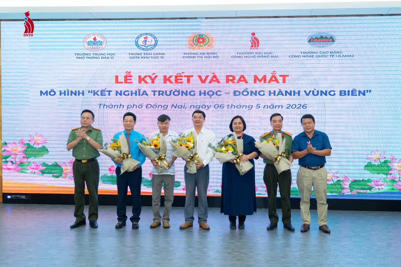 Trường Đại học Công nghệ Đồng Nai cùng các đơn vị ký kết và ra mắt mô hình “Kết nghĩa trường học – Đồng hành vùng biên”