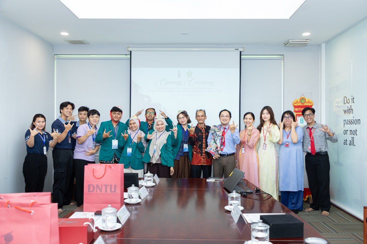 Chào mừng đoàn sinh viên UST đến thực tập tại Khoa Công nghệ thông tin & Truyền thông 