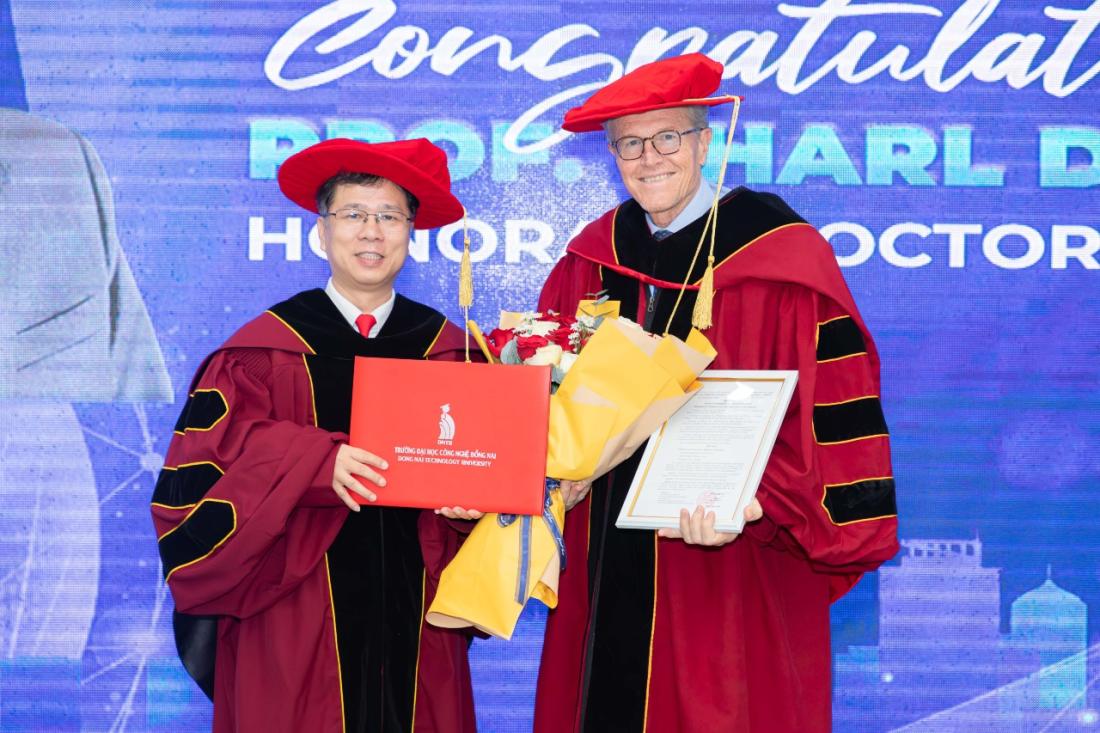 Trường Đại học Công nghệ Đồng Nai tổ chức Lễ phong tặng học vị Tiến sĩ Danh dự cho GS. Charl Johannes de Villiers