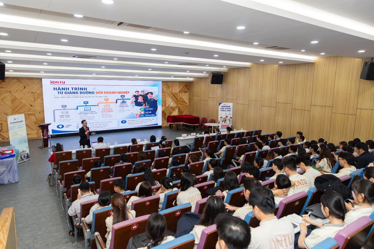 TRƯỜNG ĐẠI HỌC CÔNG NGHỆ ĐỒNG NAI TỔ CHỨC THÀNH CÔNG CHƯƠNG TRÌNH TẬP HUẤN ĐỊNH HƯỚNG NGHỀ NGHIỆP VÀ KỸ NĂNG THỰC TẬP CHO SINH VIÊN KHOA NGOẠI NGỮ