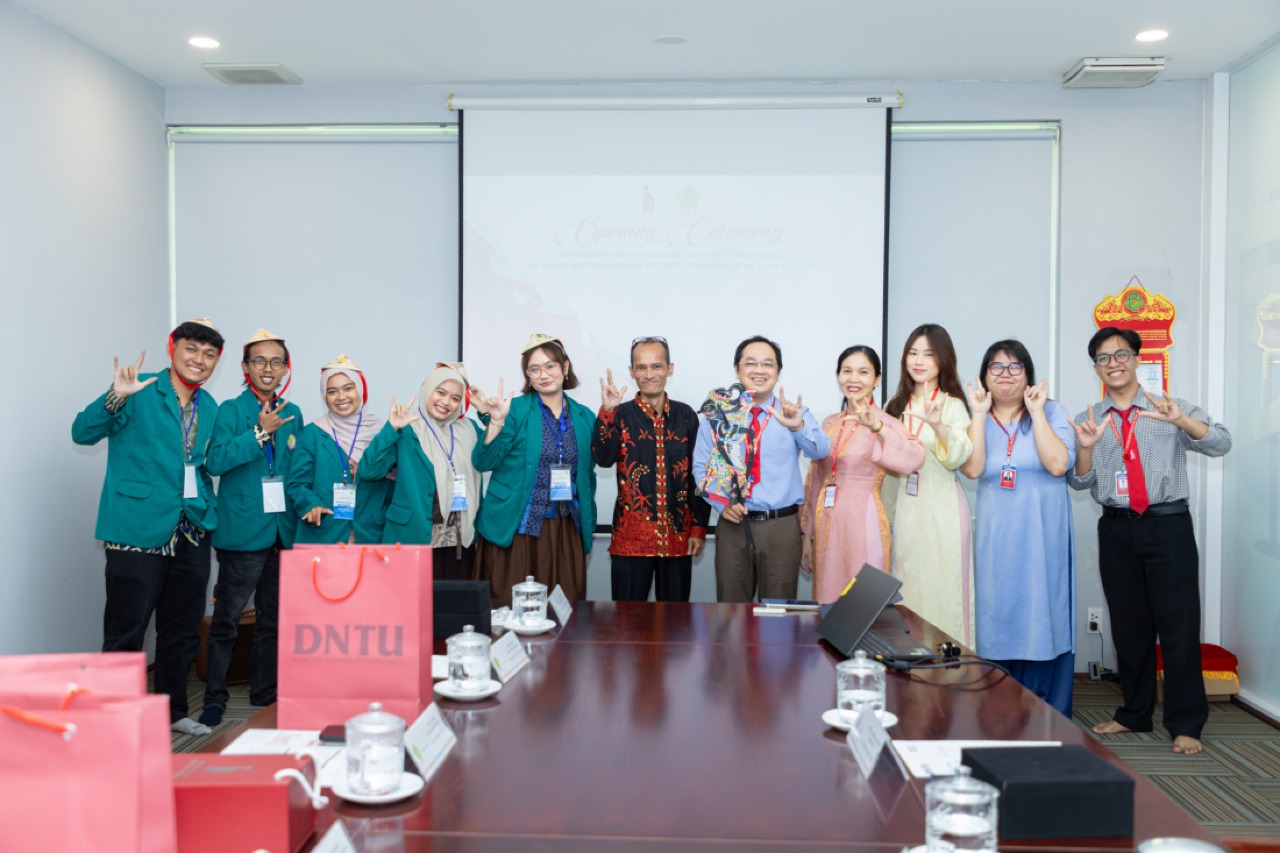Chào mừng đoàn sinh viên UST đến thực tập tại Khoa Công nghệ thông tin & Truyền thông