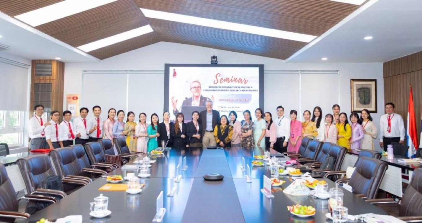 Trường Đại học Công nghệ Đồng Nai đón tiếp Giáo sư Charl De Villiers, thúc đẩy hợp tác quốc tế và nâng cao năng lực nghiên cứu khoa học