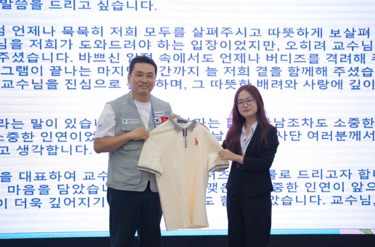 TỪ NHỮNG CHIẾC NÓN LÁ VIỆT NAM CHO TỚI CÂU CHUYỆN VỀ “옷깃만 스쳐도 전생의 인연이다” - NGAY CẢ KHI CHỈ LƯỚT TÀ ÁO QUA NHAU THÔI CŨNG LÀ NHÂN DUYÊN GẶP GỠ TỪ KIẾP TRƯỚC