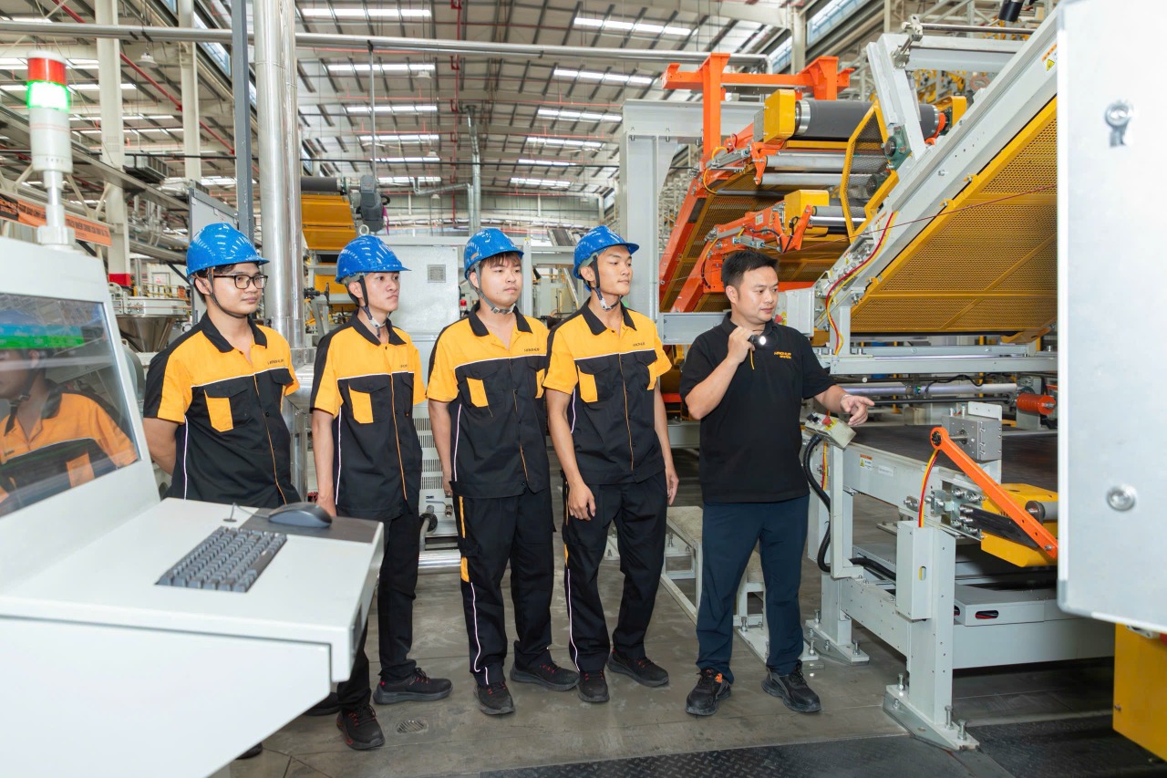 DNTU Strengthens Strategic Partnership with HaoHua Vietnam to Enhance Industry-Oriented Education