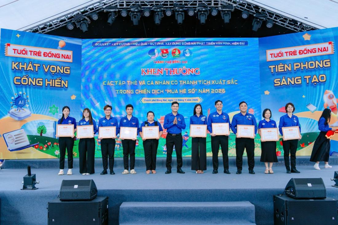 Tuổi trẻ Trường Đại học Công nghệ Đồng nai được ghi nhận tại Lễ tổng kết Chiến dịch Thanh niên tình nguyện hè 2026