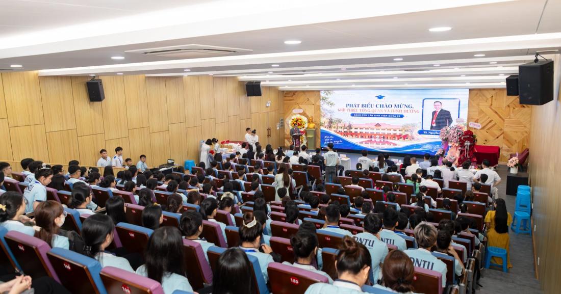 WELCOME K22 TO DNTU | Khoa Công nghệ Chào Đón Các "Út Cưng" K22!